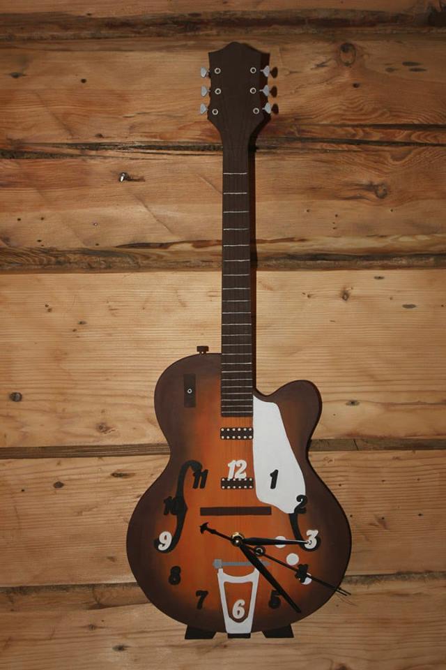 Chasy Gitara Free Vector