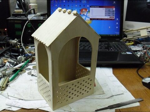 Bird Feeder Free Vector